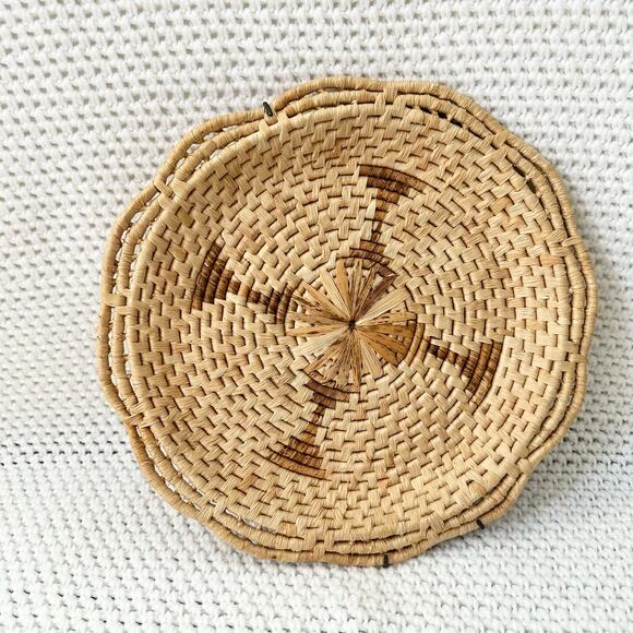 Papago Style Woven 10.5" Tray Basket Plate Scalloped Edges Hanging Mount - Picture 9 of 9